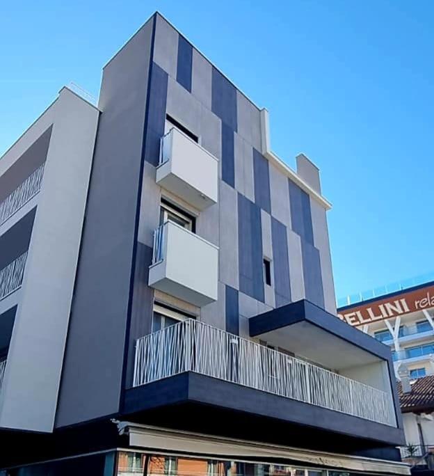 Monaco Apartments Lignano Sabbiadoro Exterior foto